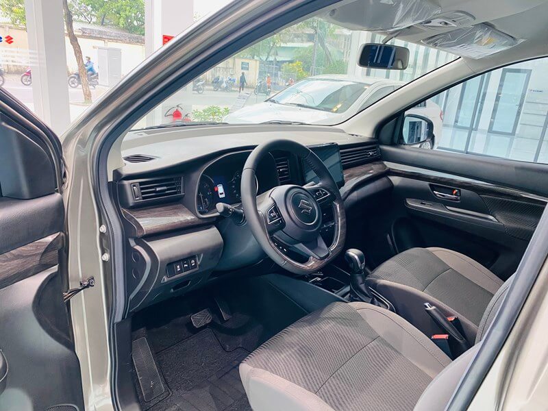 Suzuki Ertiga Hybrid AT : giá xe, giá lăn bánh và khuyến mãi