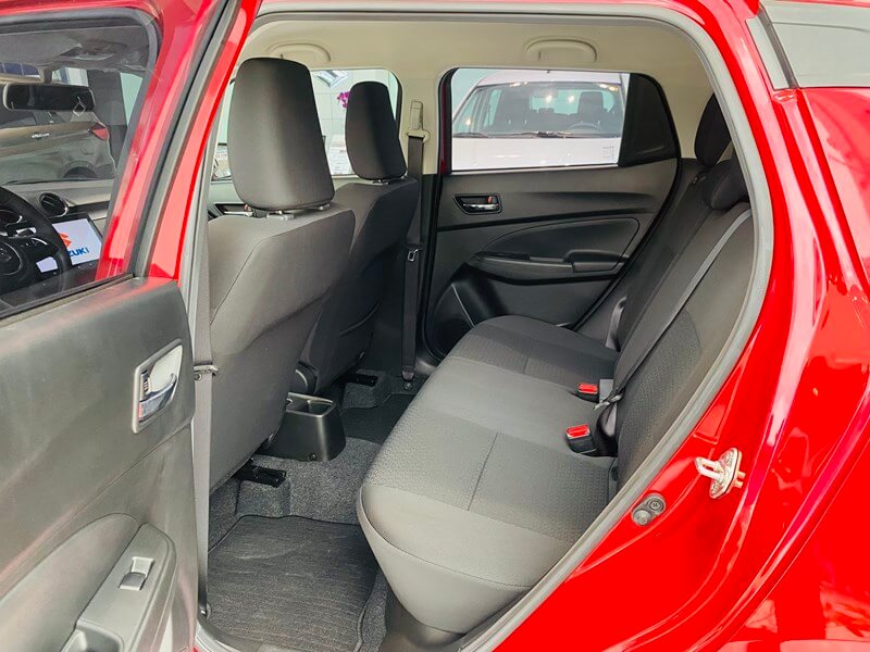 Suzuki Swift gia xe gia lan banh va khuyen mai