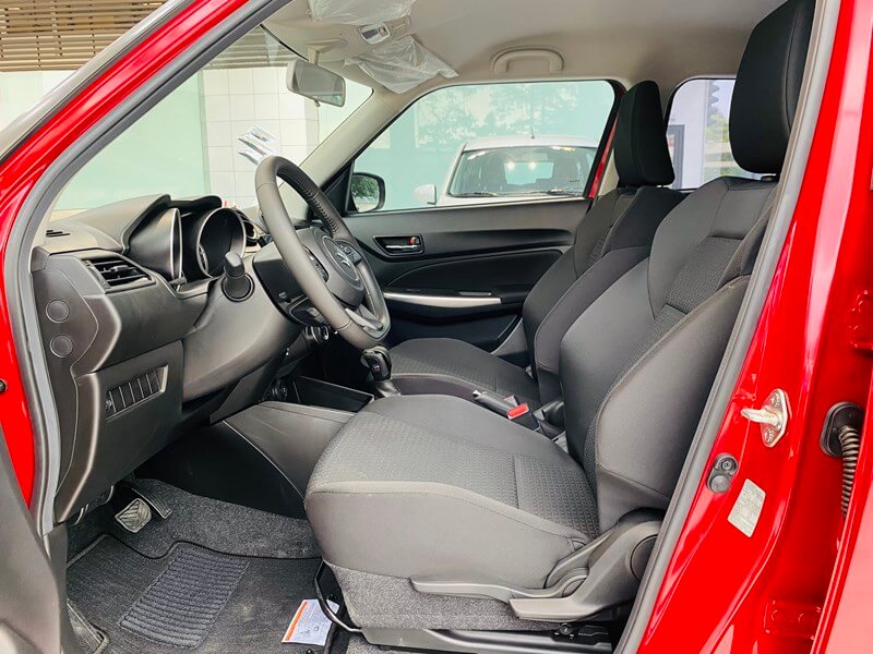 Suzuki Swift gia xe gia lan banh va khuyen mai