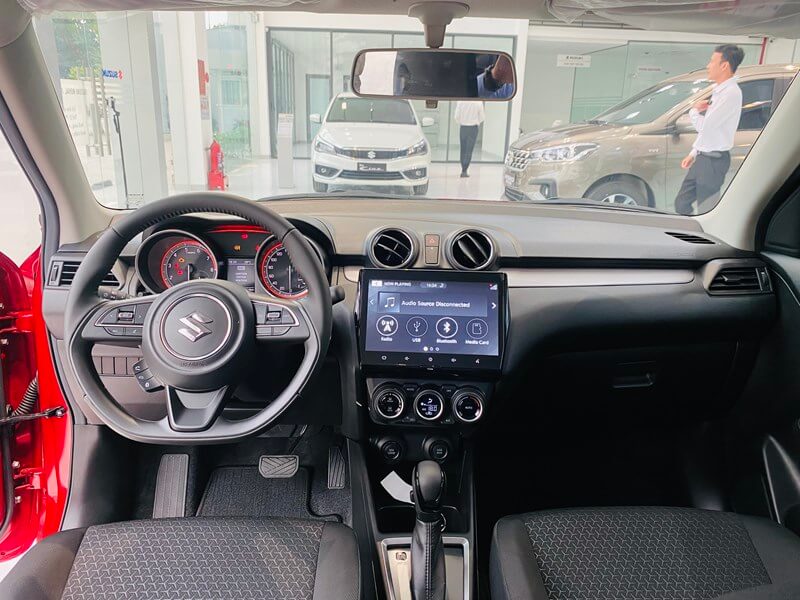 Suzuki Swift gia xe gia lan banh va khuyen mai