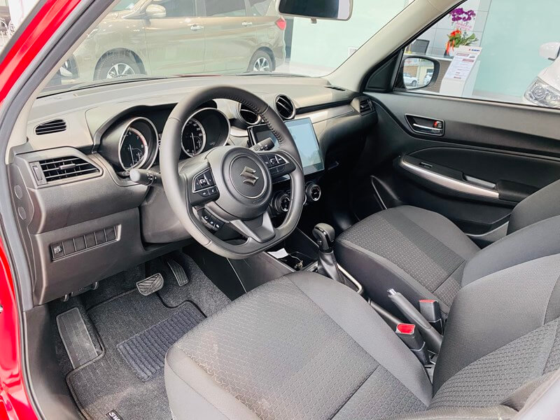 Suzuki Swift gia xe gia lan banh va khuyen mai