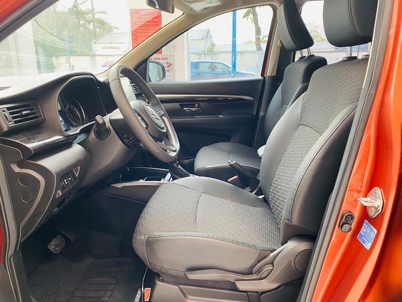 Suzuki XL7 giá xe, giá lăn bánh và khuyến mãi