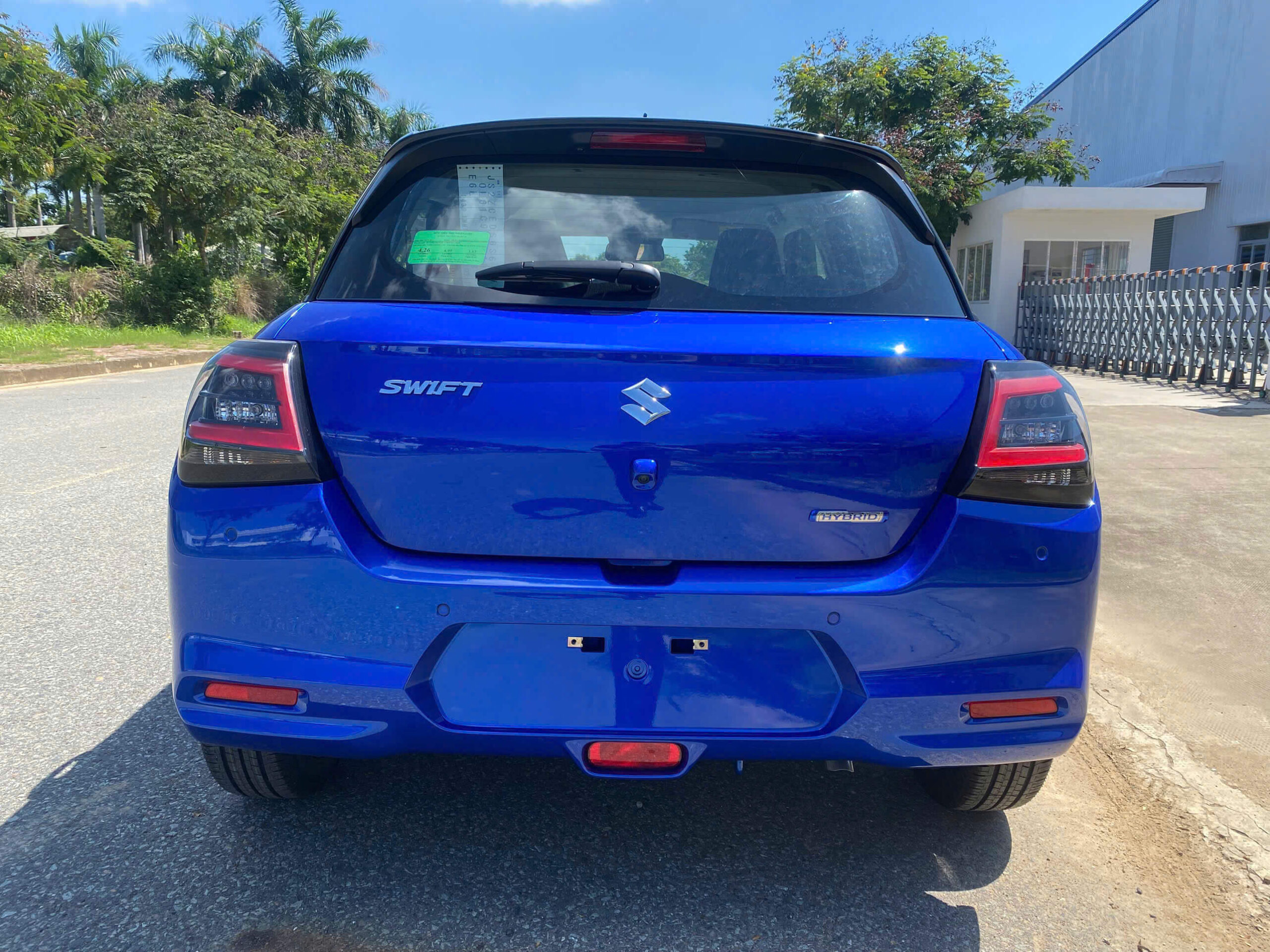 So sánh Suzuki Swift Hybrid và Suzuki Swift xăng