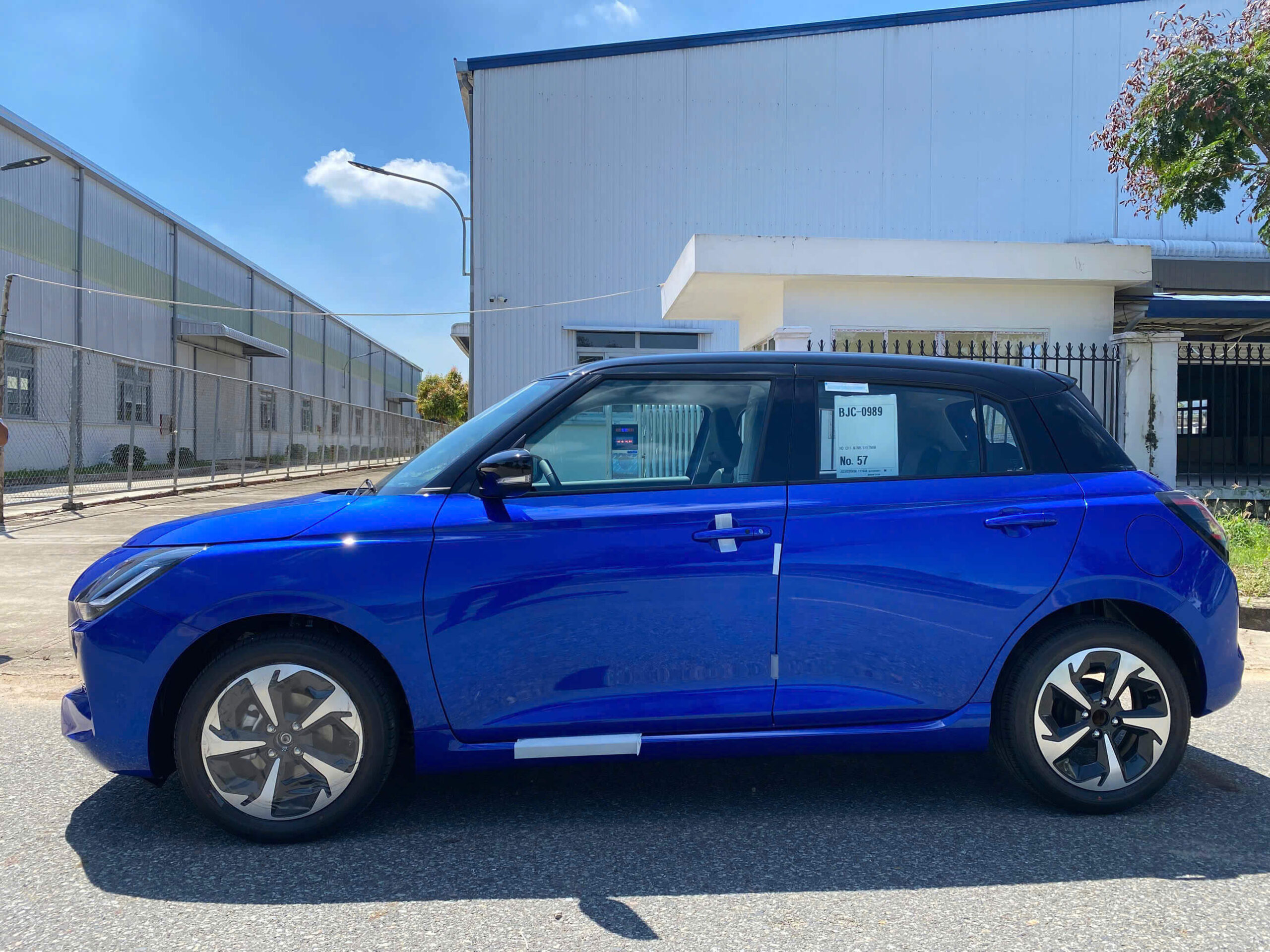 So sánh Suzuki Swift Hybrid và Suzuki Swift xăng